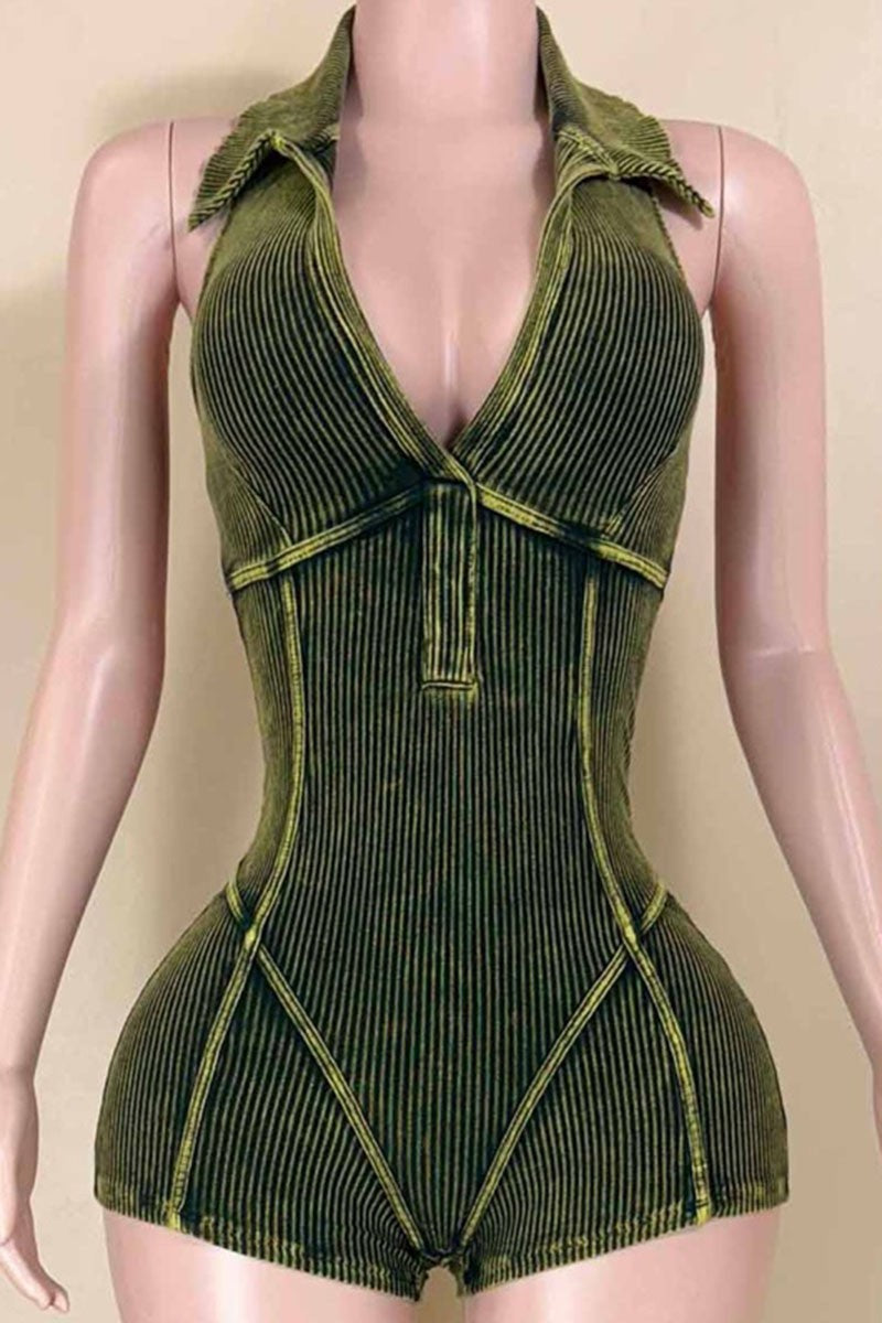 Deep V collar detail