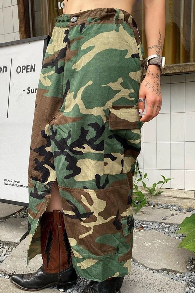 Camo cargo skirt front