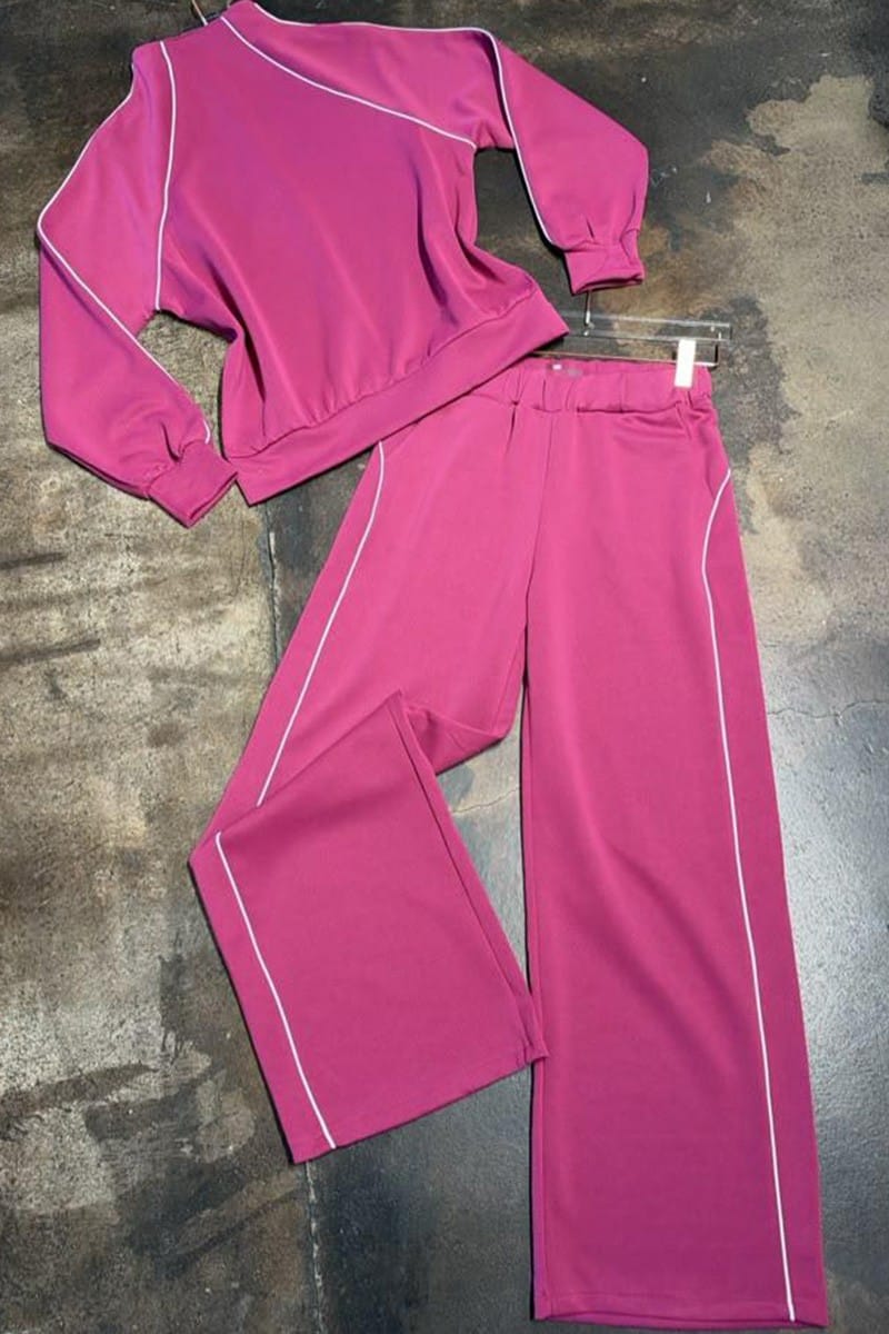 Piped mock neck top set detail
