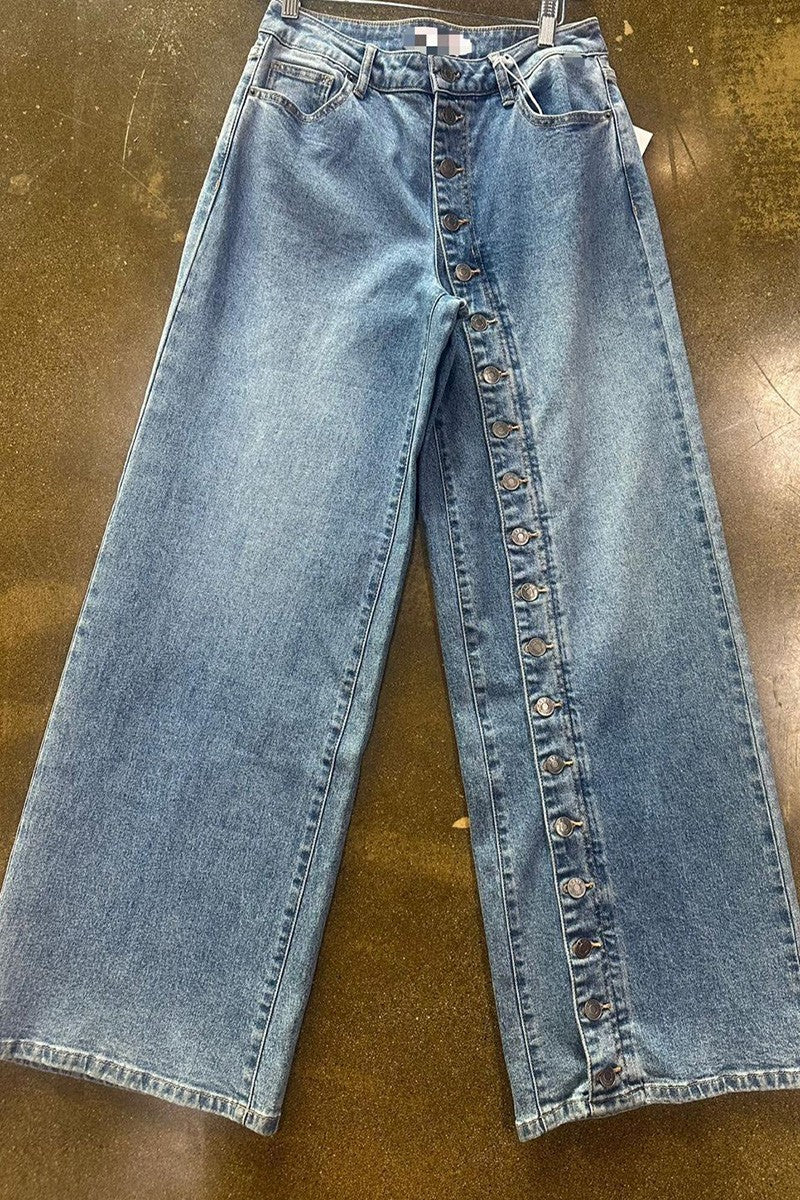Wide leg jeans button detail