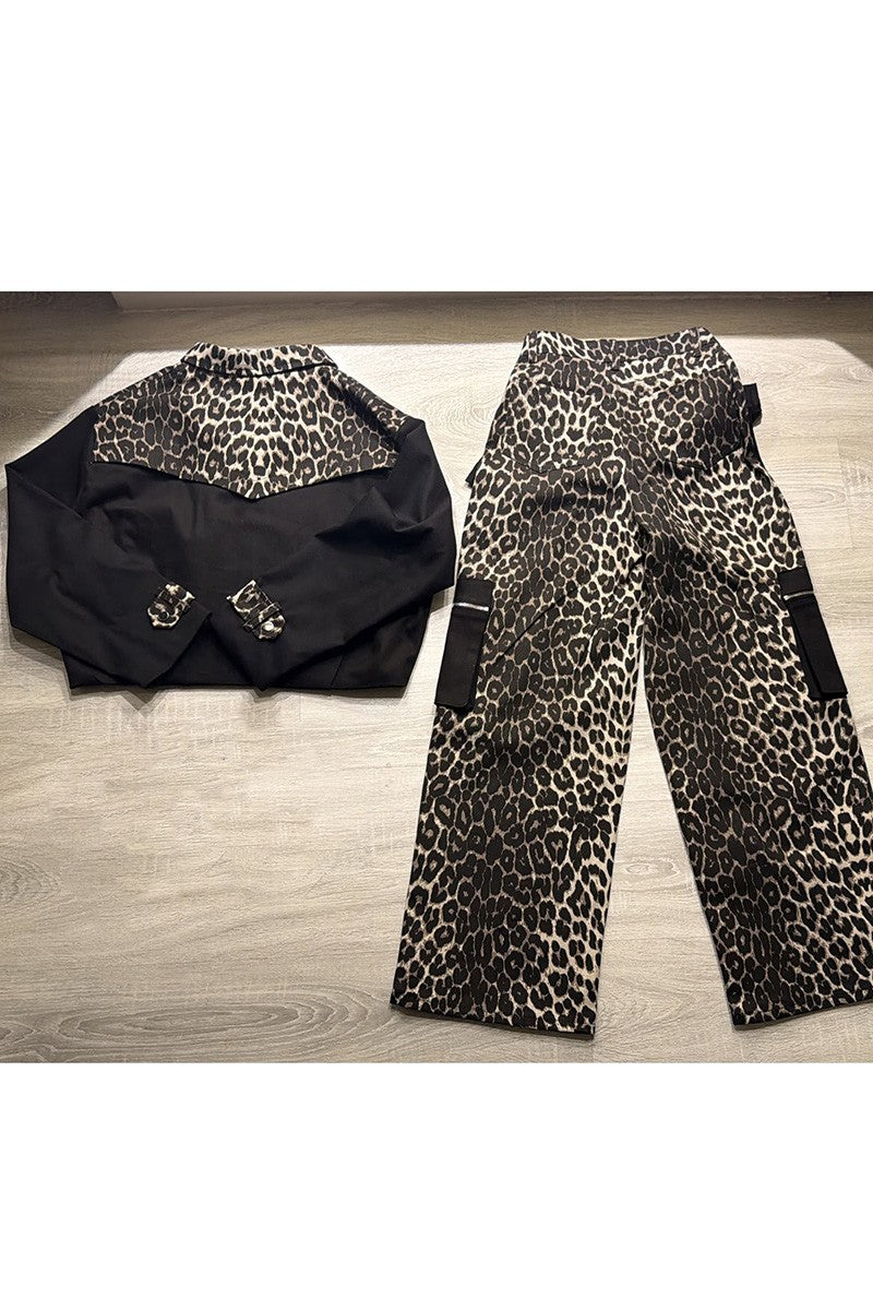 Black leopard cargo pants pocket detail