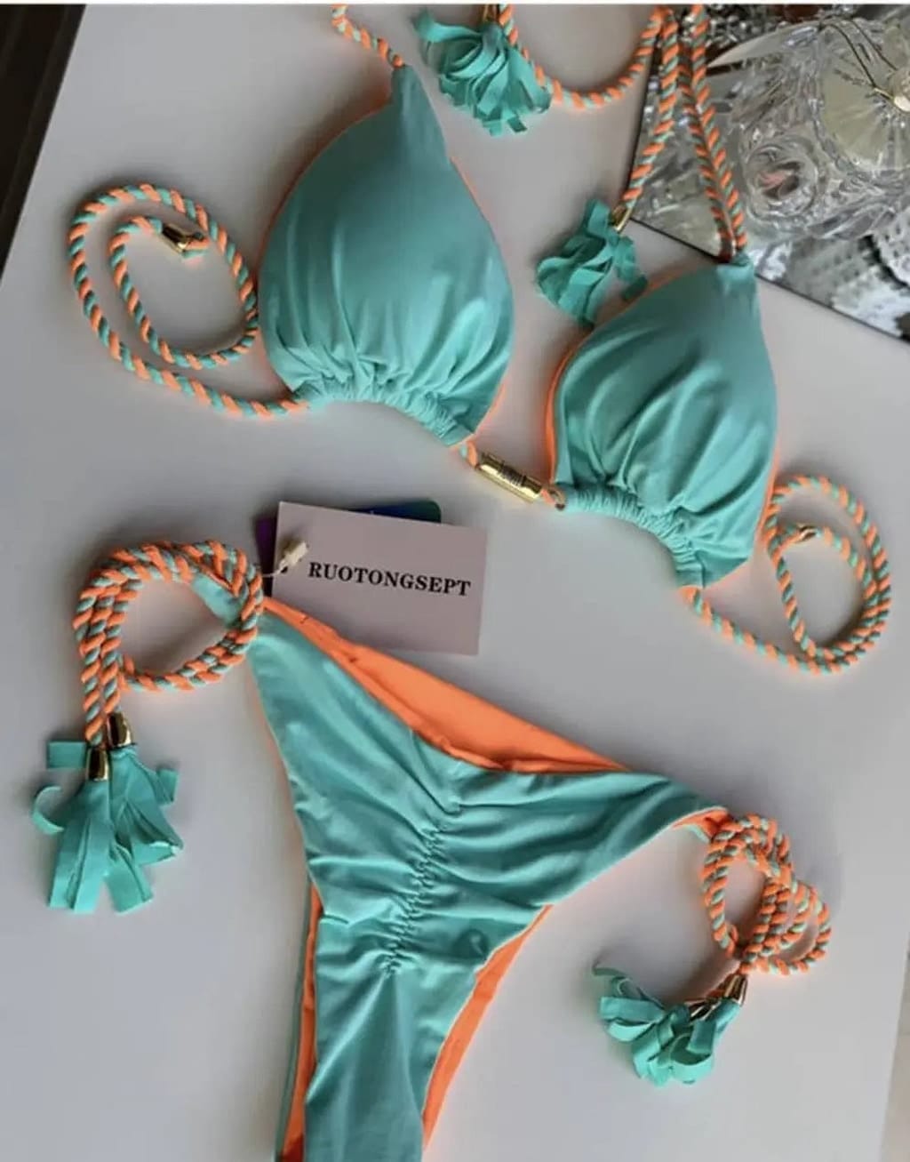 Textured two-piece bikini detail - Epicplacess