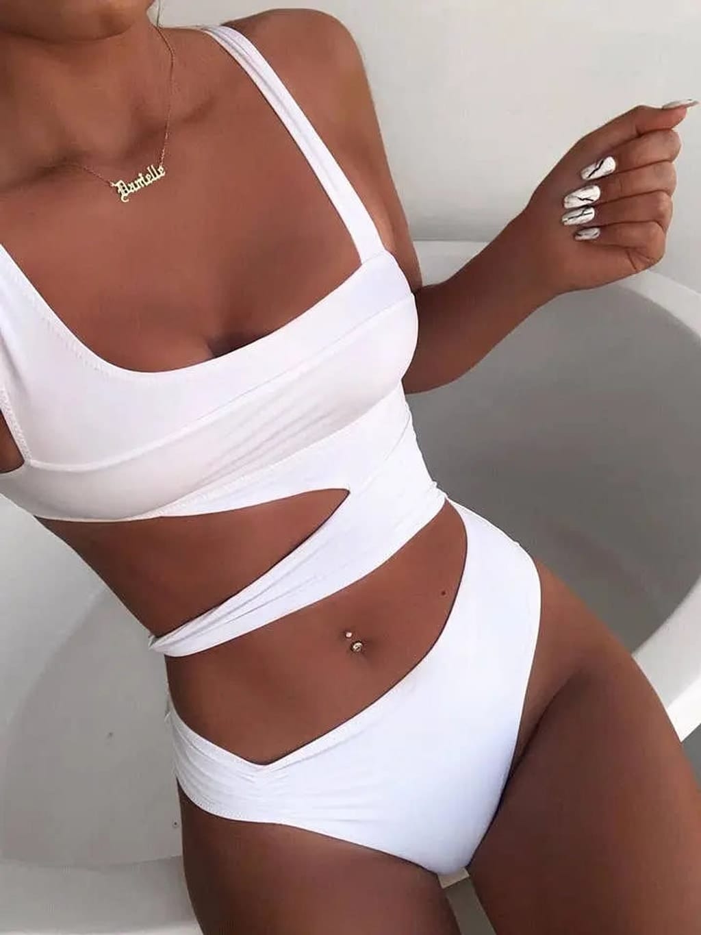 One-piece swimsuit detail - Epicplacess