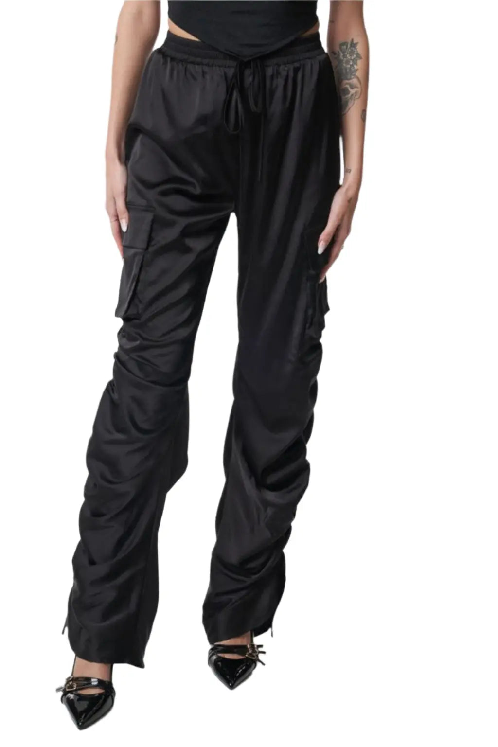 Satin cargo pants detail view - Epicplacess