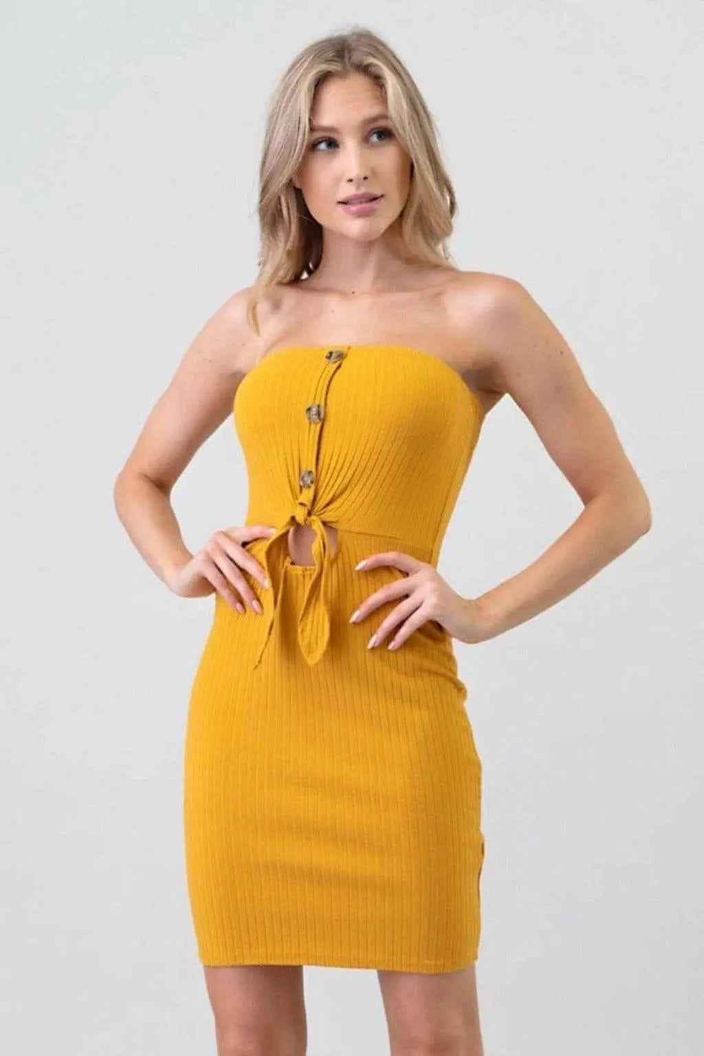 Front-button dress detail - Epicplacess