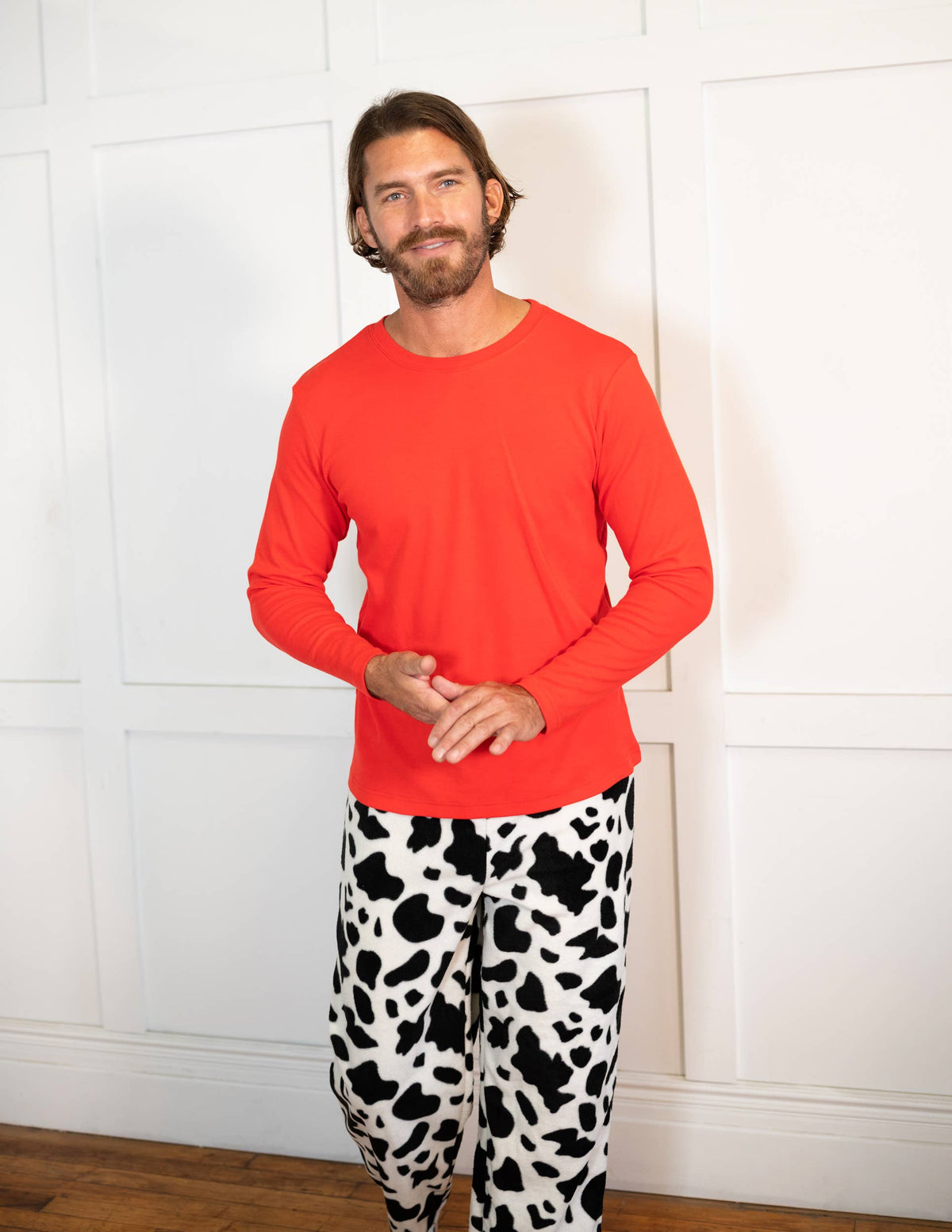 Men's Cow Print Fleece Pajama Set in cow print – detail view