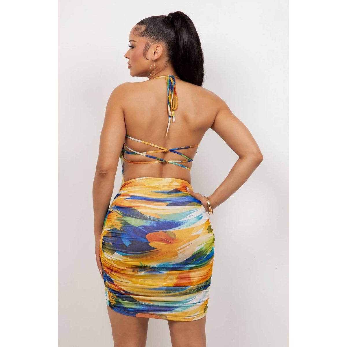 Women's blue and yellow abstract print mesh cowl halter mini dress with cut-out waist – photo 4