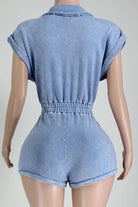 Cinched waist detail