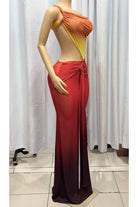 One shoulder cut out detail