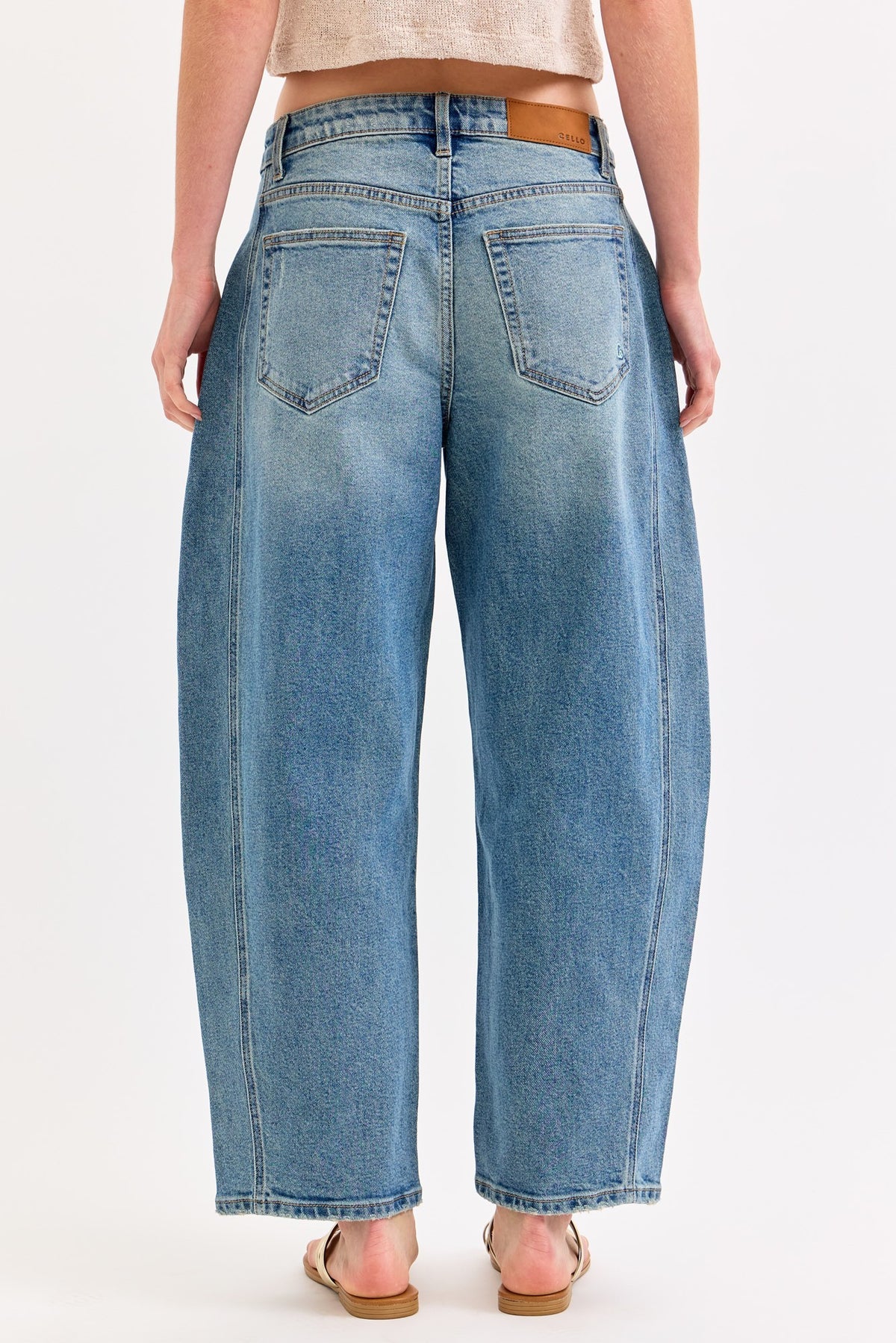 Barrel jeans side view
