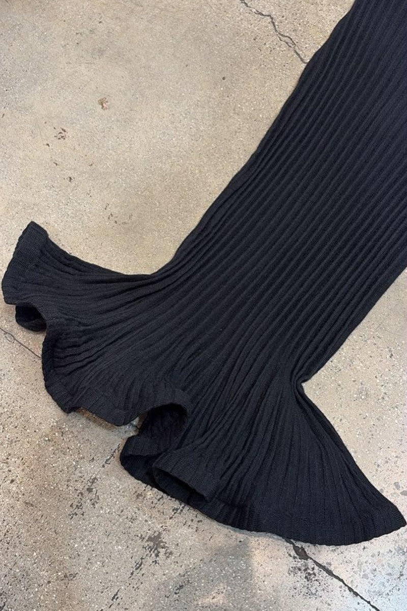 Ruffle pleated hem detail