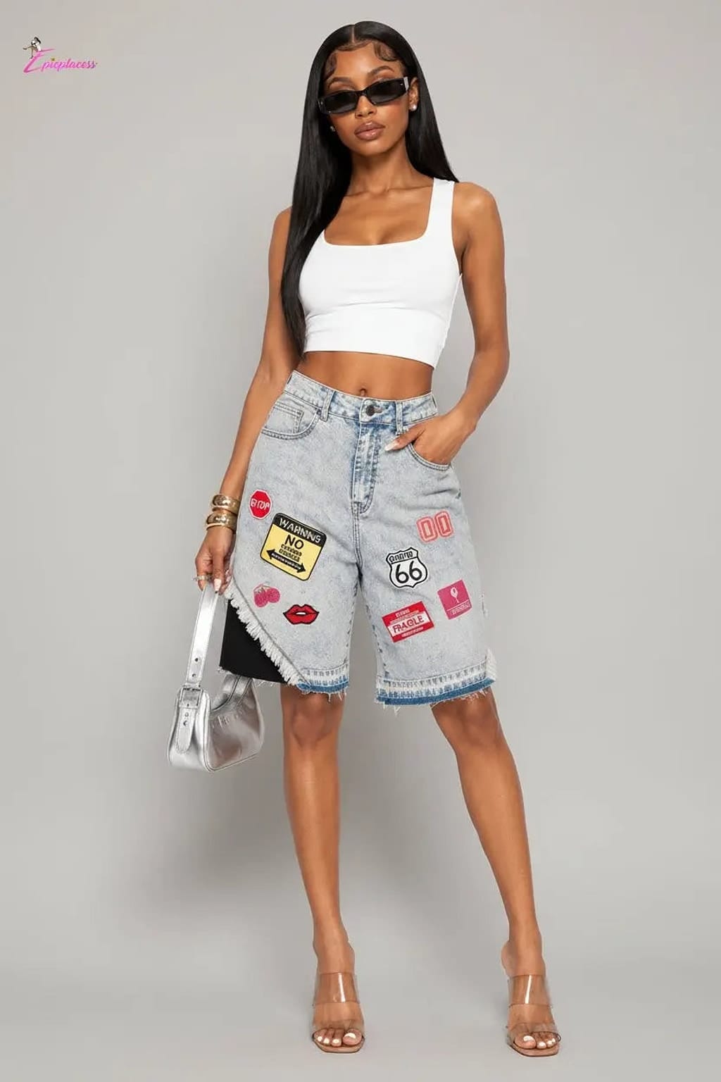 Light wash denim bermuda shorts outfit - Epicplacess