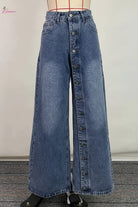 Button-front jeans detail - Epicplacess