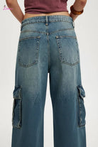 Wide-leg cargo jeans detail - Epicplacess