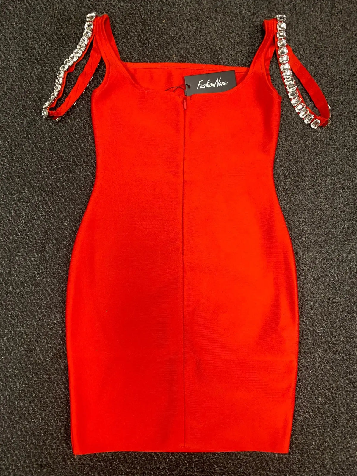 Square neck dress close detail - Epicplacess
