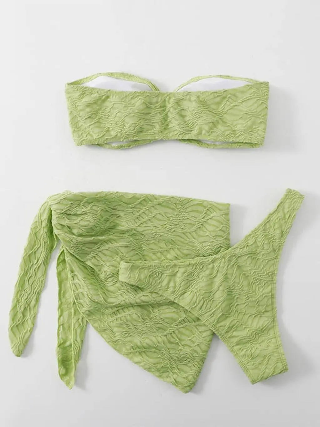 Three-piece bikini set detail - Epicplacess