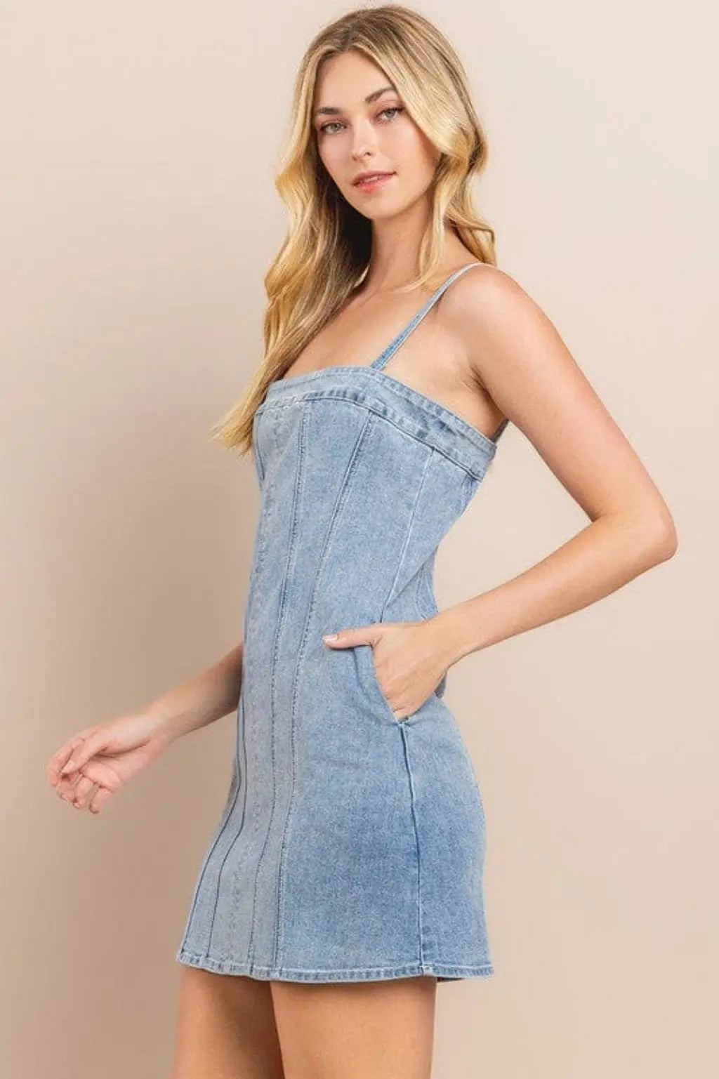 Denim mini dress detail - Epicplacess
