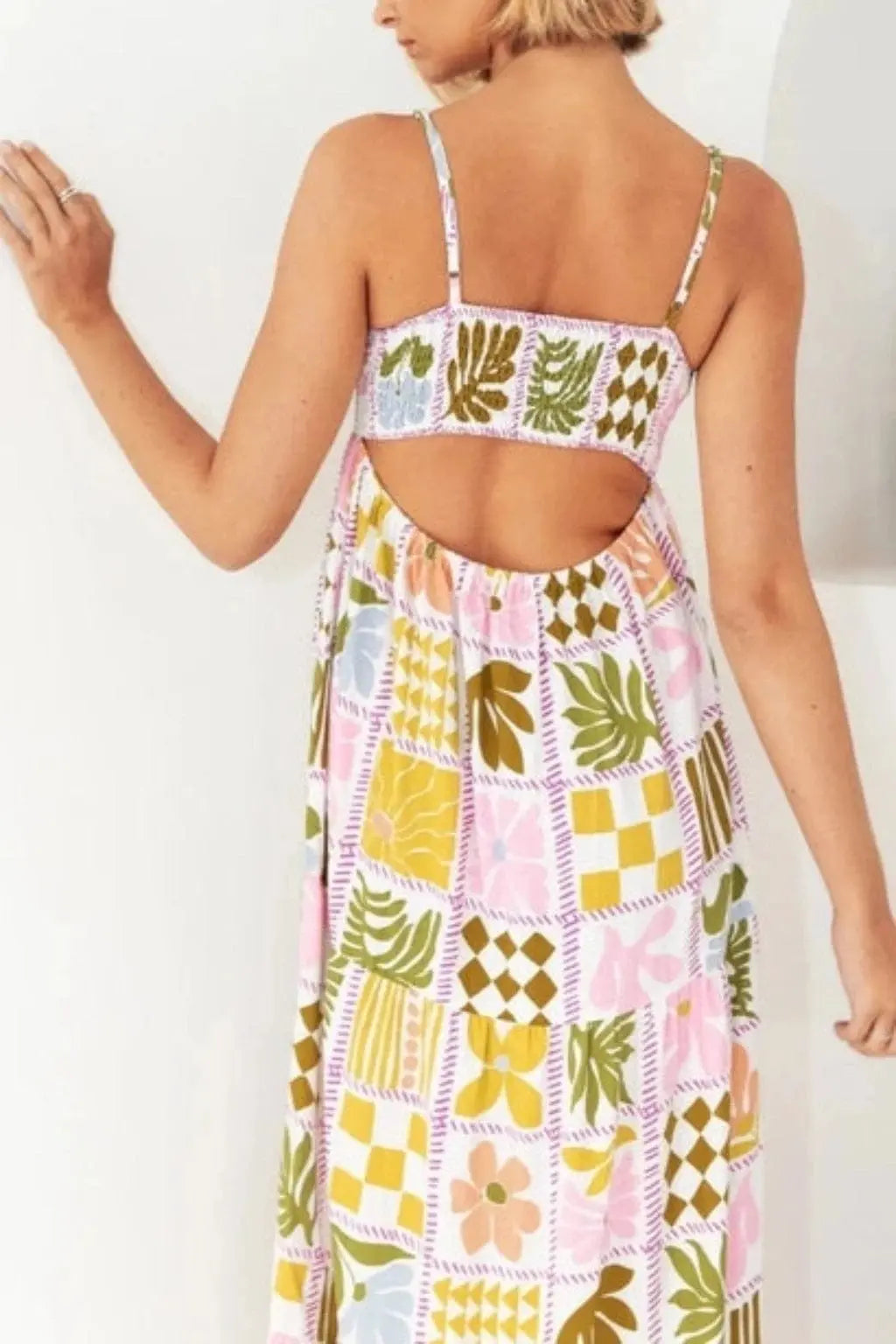 Pink floral sundress back view - Epicplacess