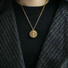 Pendant necklace close detail - Epicplacess