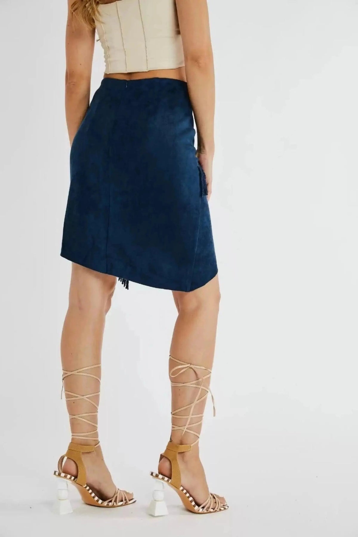 Mini skirt back view - Epicplacess