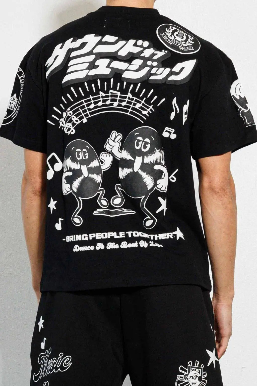 Graphic tee outfit view - Epicplacess