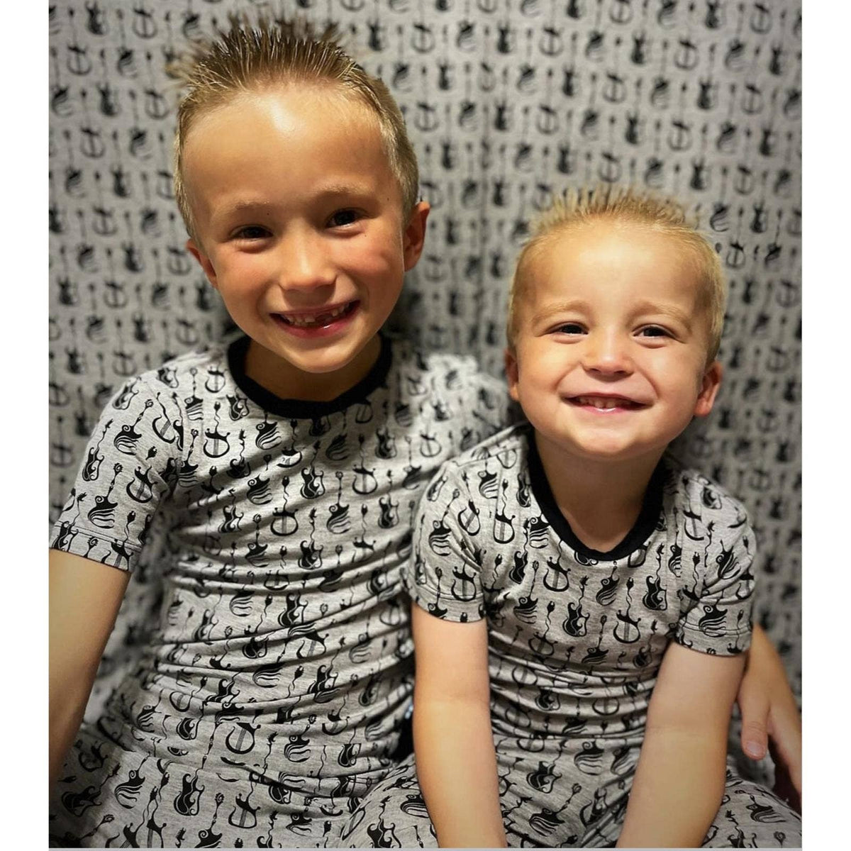Kids' heather gray rock and roll print short sleeve bamboo pajama set – view 3