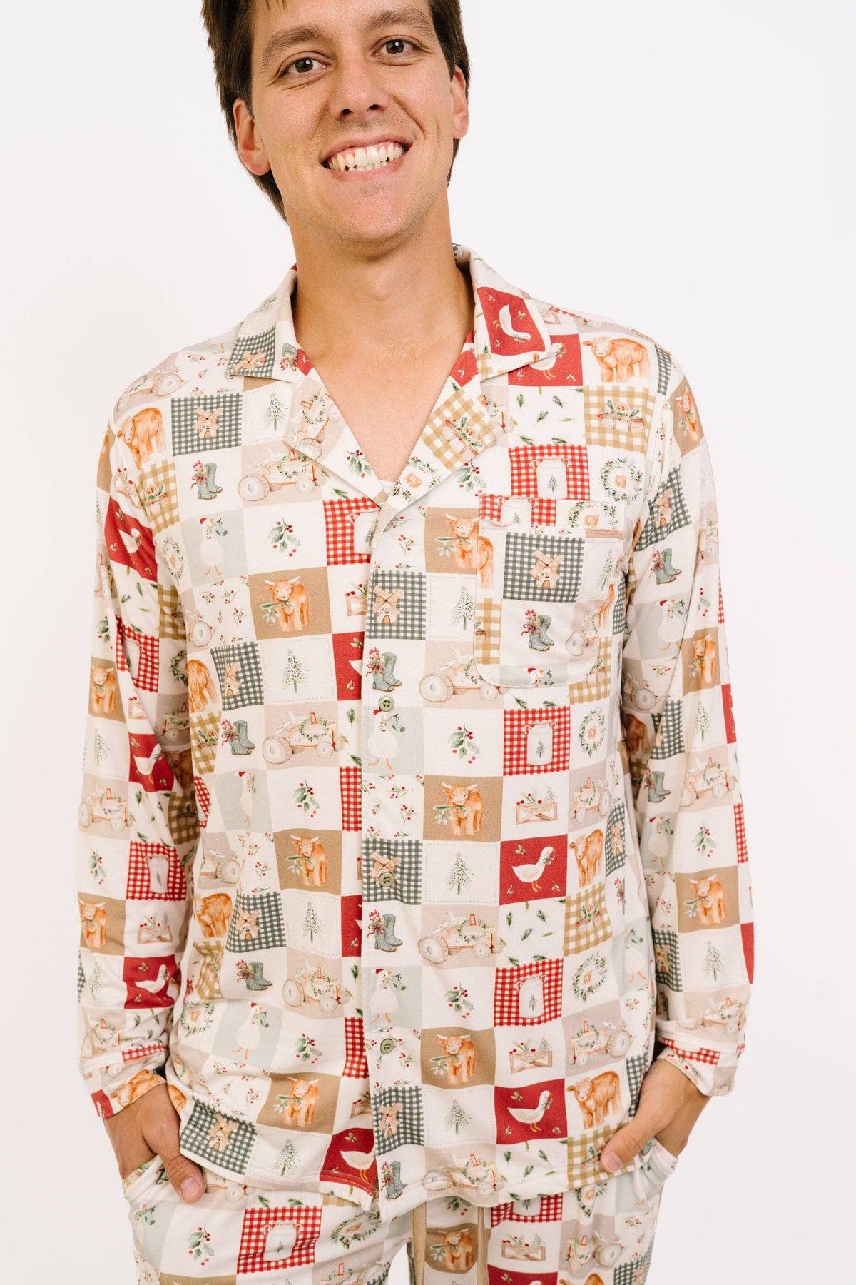 Men's Country Christmas Bamboo Button-Up Pajama Set in country christmas print – detail view
