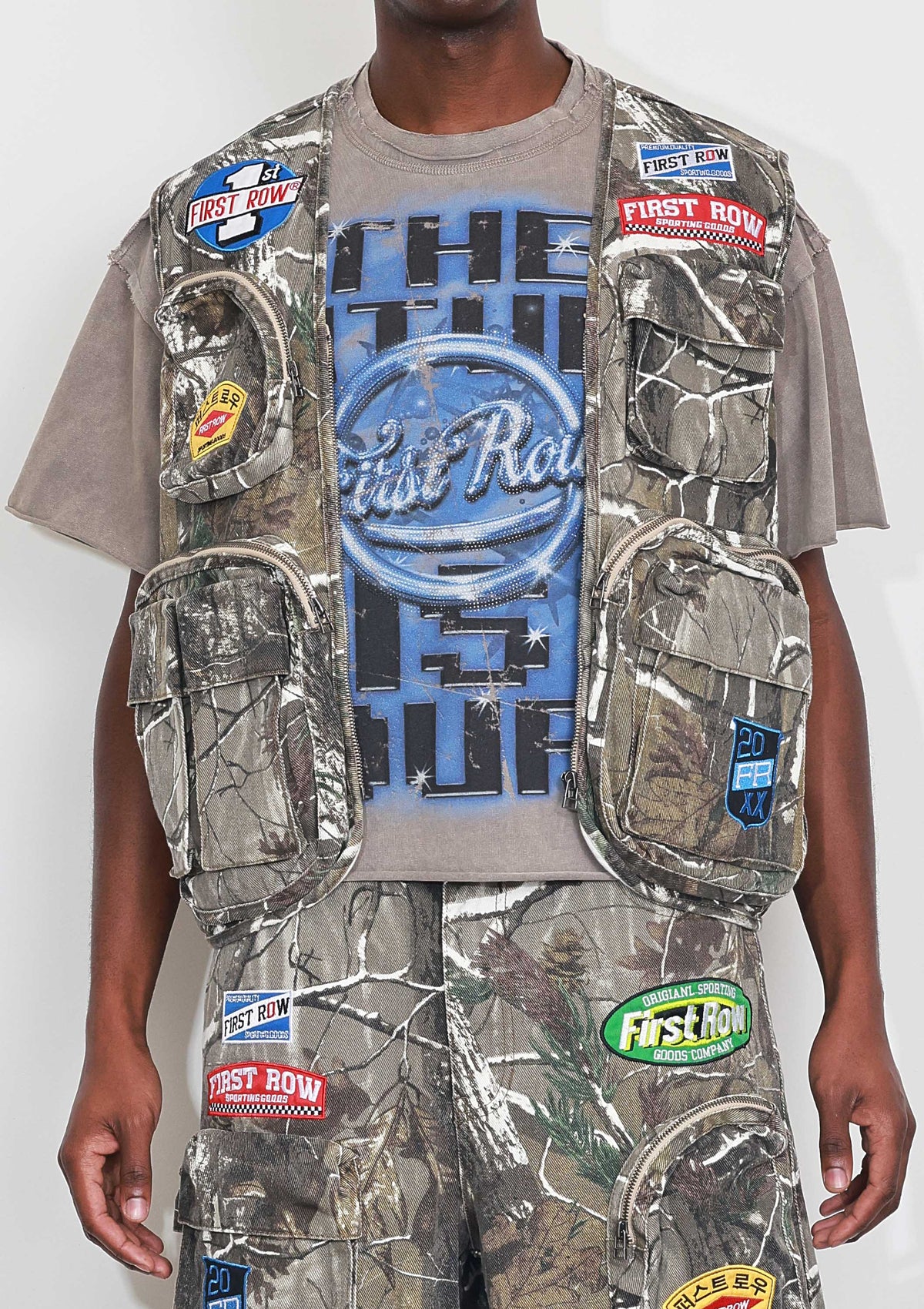 Men's camo cotton utility cargo vest with multi patches and zip front