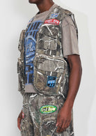 Men's camo cotton utility cargo vest with multi patches and zip front