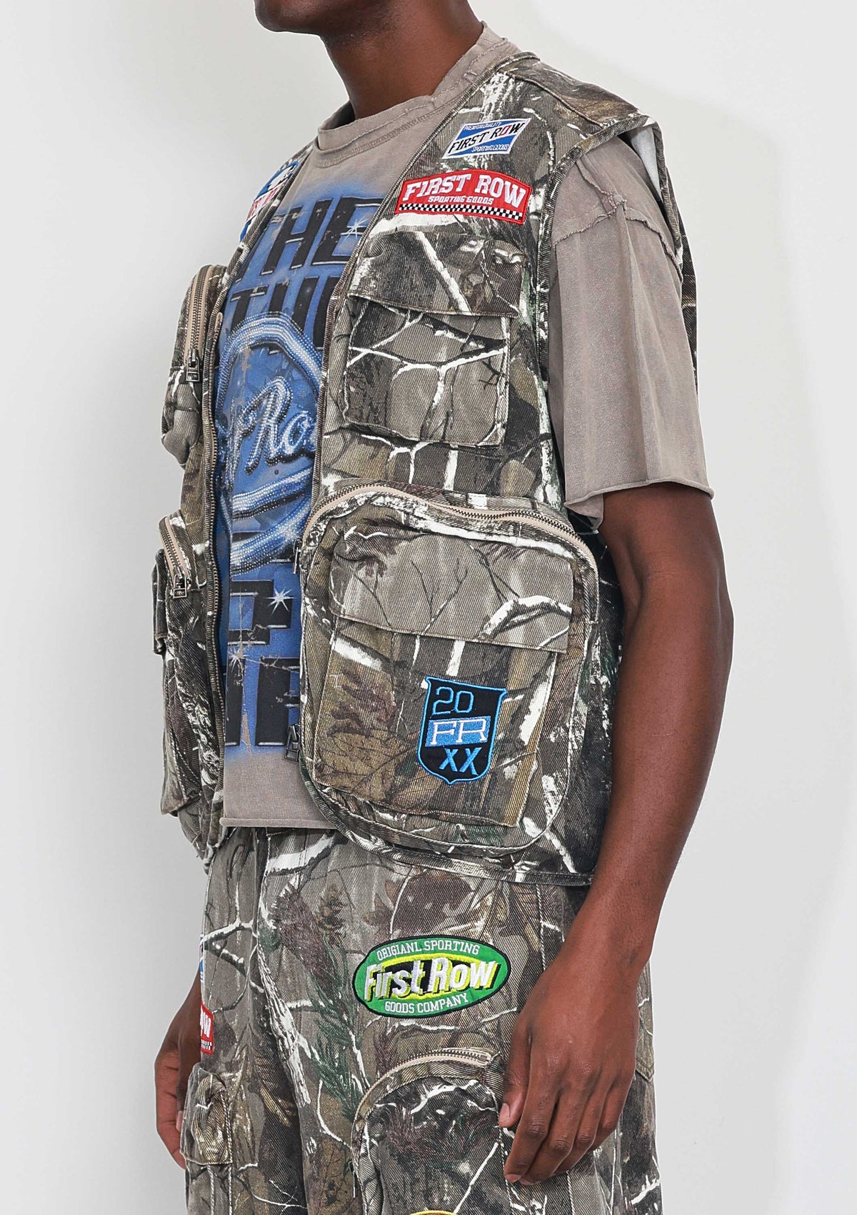 Men's camo cotton utility cargo vest with multi patches and zip front