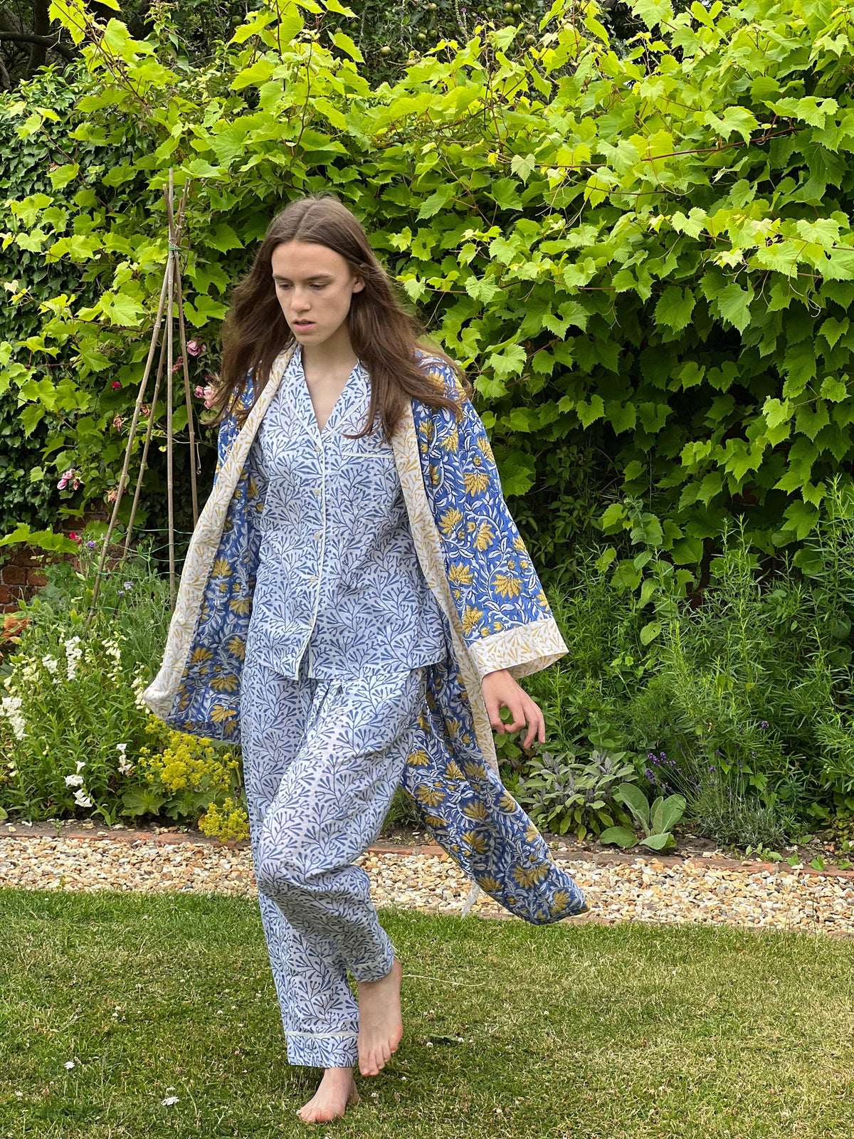 Women's blue bud floral print cotton pajama set – view 3