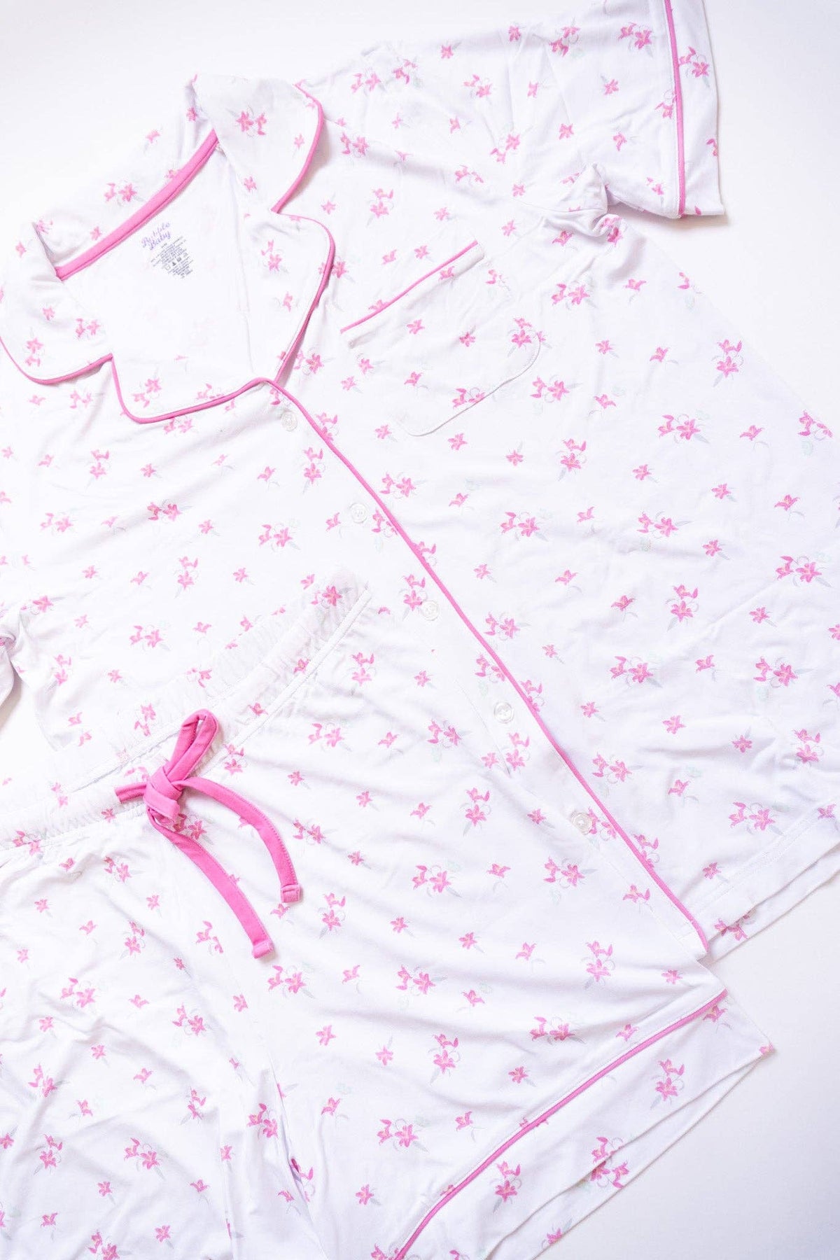 Women's lily floral bamboo button-up pajama short set with contrast piping