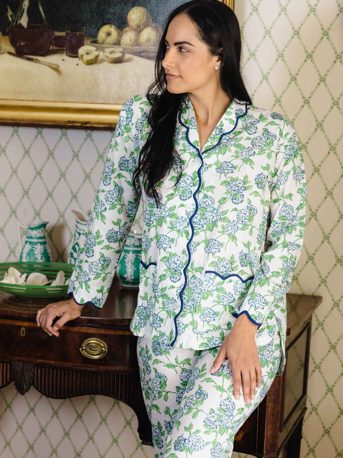 Women's blue and white hydrangea block print scalloped cotton pajama set – view 3