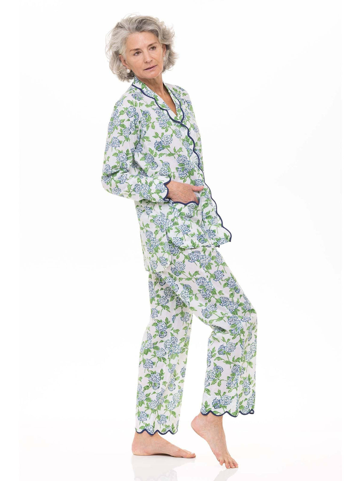 Women's blue and white hydrangea block print scalloped cotton pajama set – view 4